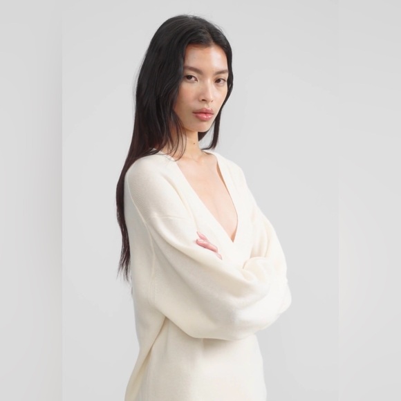 Aritzia - NOSTALGIA MERINO WOOL SWEATER - Light Birch - Picture 2 of 12